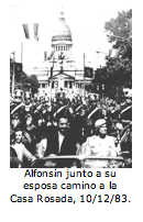 Alfonsn junto a su esposa camino a la Casa Rosada, 10/12/83. 