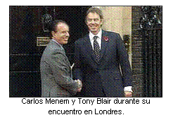 Carlos Menem y Tony Blair durante su encuentro en Londres.  